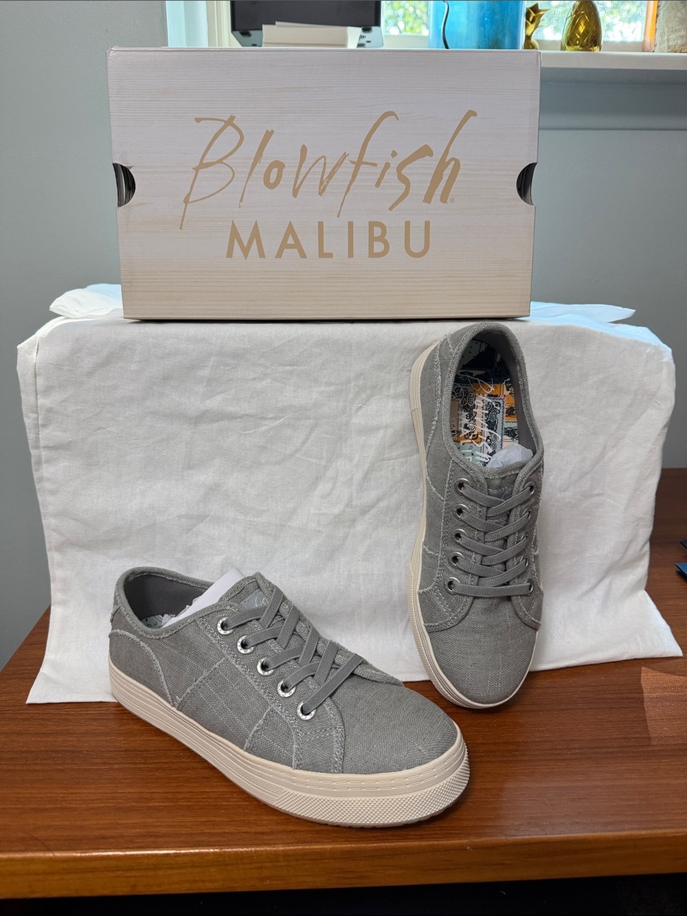 Blowfish Malibu Women's Gray Canvas Lace-Up Sneakers